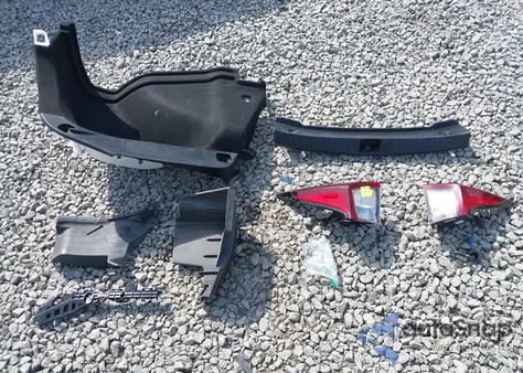 2021 Toyota Prius Xle z USA, uszkodzony, nr VIN JTDKAMFU8M3136565